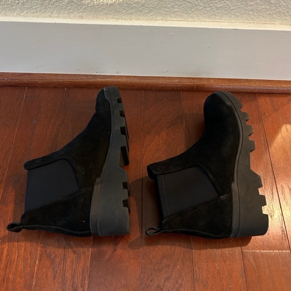 Eileen Fisher Splash Waterproof Italian Suede Chelsea ankle boots size 6.5 - Picture 9 of 10